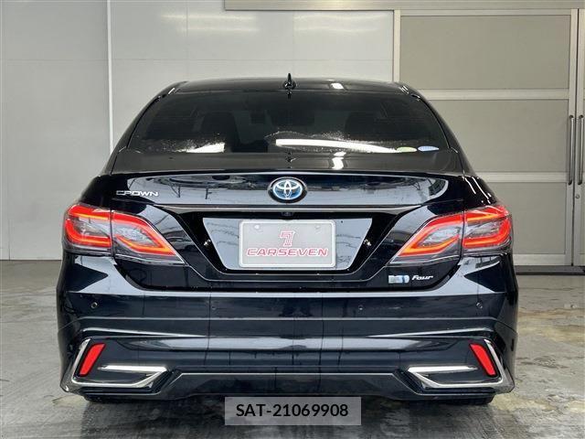 Toyota CROWN SEDAN 2019-12 8158220-5