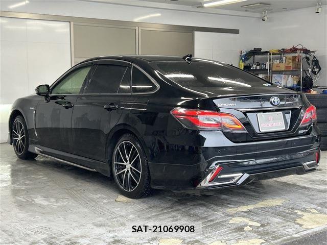 Toyota CROWN SEDAN 2019-12 8158220-6