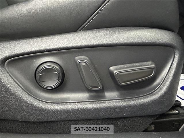 Toyota CROWN SEDAN 2021-06 8207064-23