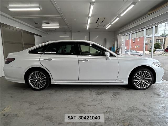 Toyota CROWN SEDAN 2021-06 8207064-3