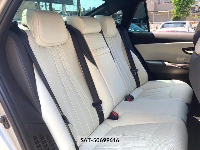Toyota CROWN SEDAN 2018-06 8229428-8