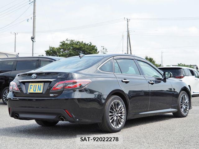 Toyota CROWN SEDAN 2022-01 8313959-4