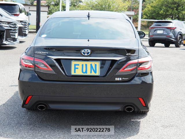 Toyota CROWN SEDAN 2022-01 8313959-6