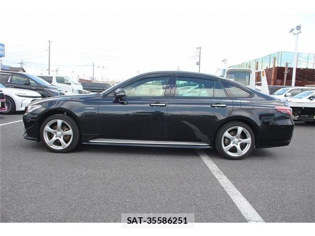 Toyota CROWN SEDAN 2018-11 8365323-9