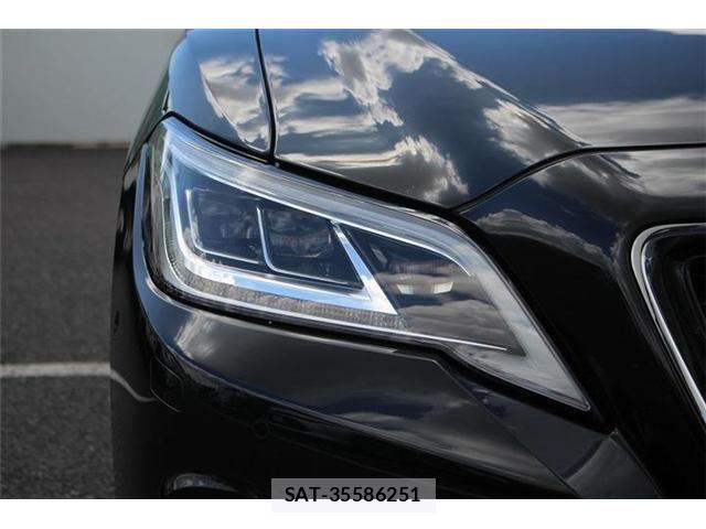 Toyota CROWN SEDAN 2018-11 8365323-16