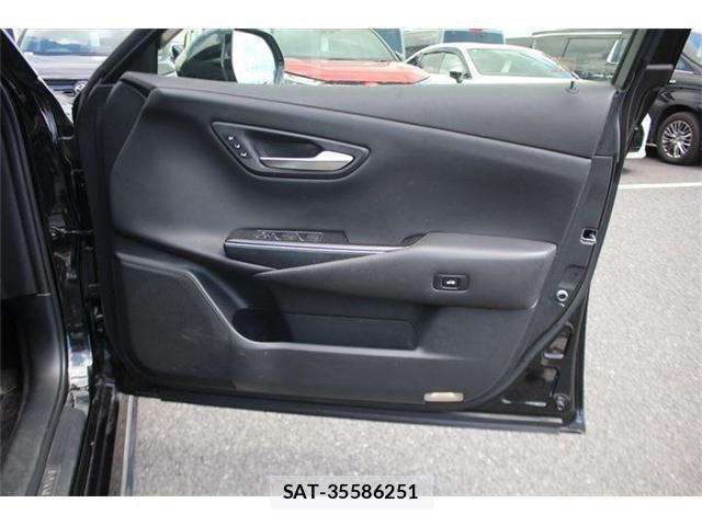 Toyota CROWN SEDAN 2018-11 8365323-21