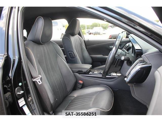 Toyota CROWN SEDAN 2018-11 8365323-24