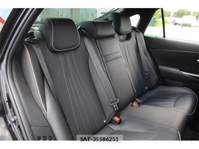 Toyota CROWN SEDAN 2018-11 8365323-25