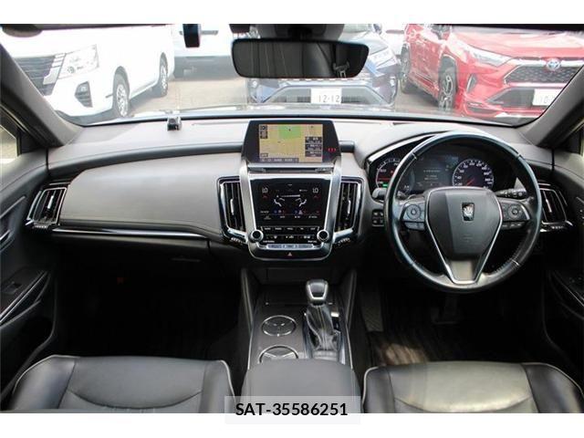 Toyota CROWN SEDAN 2018-11 8365323-26