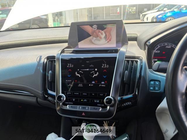 Toyota CROWN SEDAN 2020-03 8371555-19