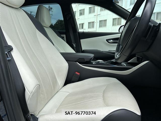 Toyota CROWN SEDAN 2019-09 8411817-23