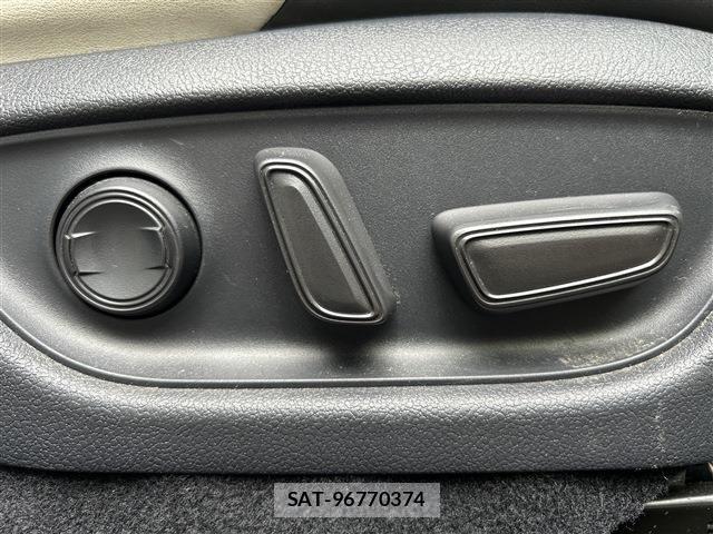 Toyota CROWN SEDAN 2019-09 8411817-24