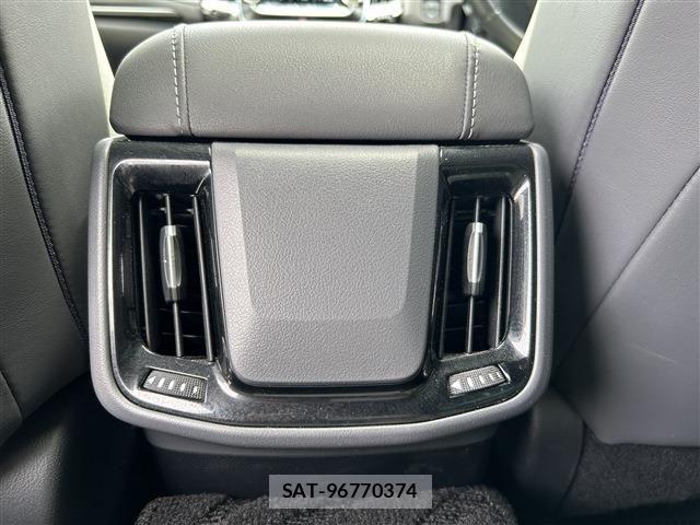 Toyota CROWN SEDAN 2019-09 8411817-26
