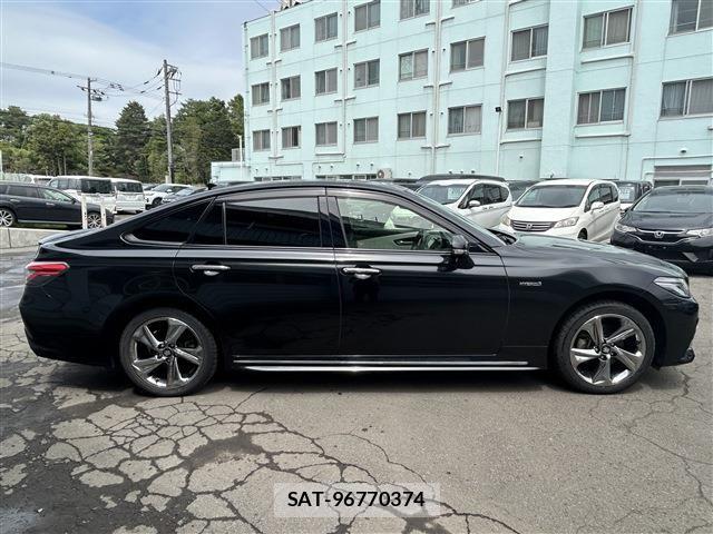 Toyota CROWN SEDAN 2019-09 8411817-3