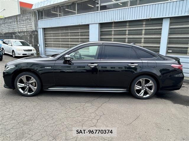 Toyota CROWN SEDAN 2019-09 8411817-7
