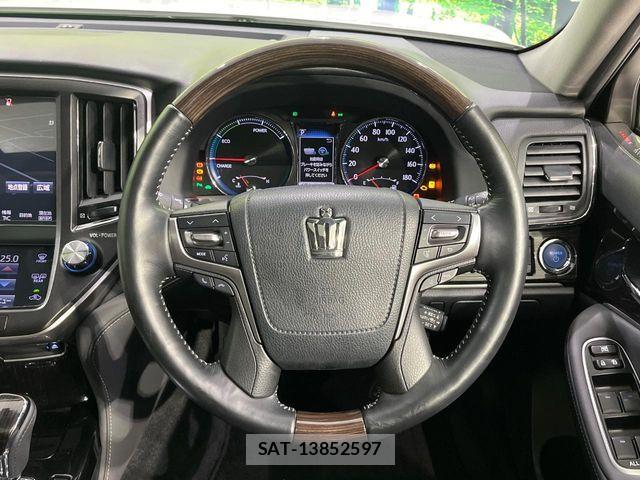 Toyota CROWN SEDAN 2018-04 8457243-11