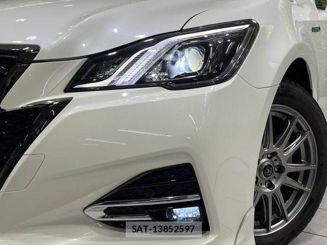 Toyota CROWN SEDAN 2018-04 8457243-12