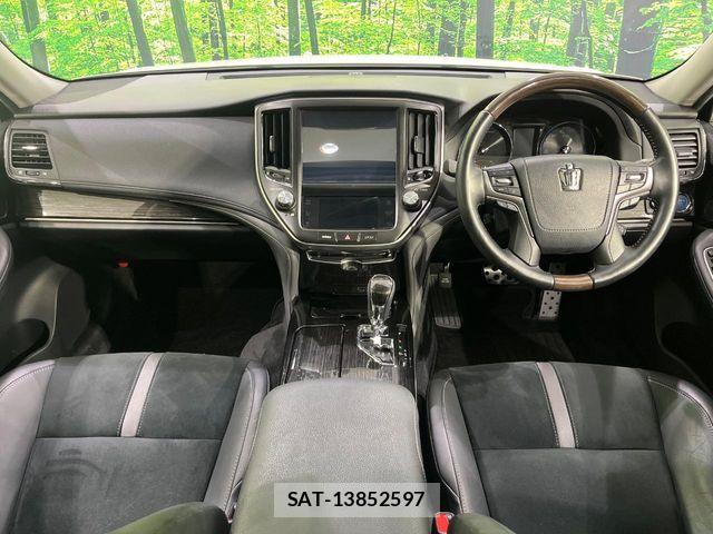 Toyota CROWN SEDAN 2018-04 8457243-1