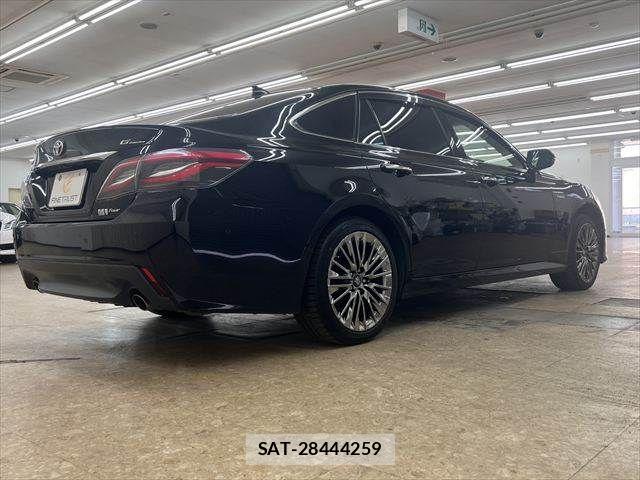 Toyota CROWN SEDAN 2019-11 8561575-17