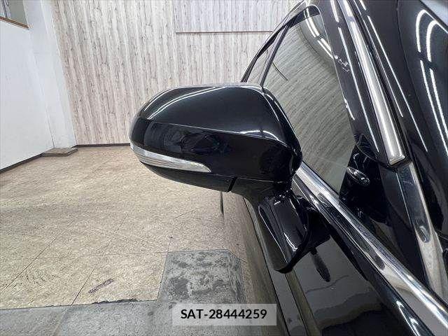 Toyota CROWN SEDAN 2019-11 8561575-25