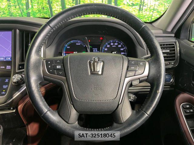 Toyota CROWN SEDAN 2014-09 8658585-10