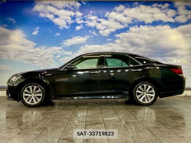 Toyota CROWN SEDAN 2017-06 8741440-16