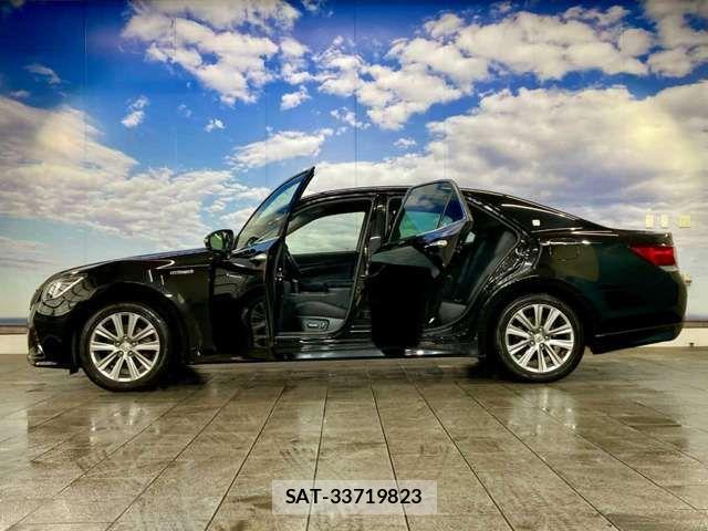 Toyota CROWN SEDAN 2017-06 8741440-17