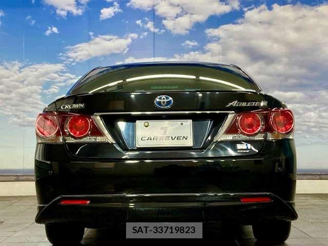 Toyota CROWN SEDAN 2017-06 8741440-18