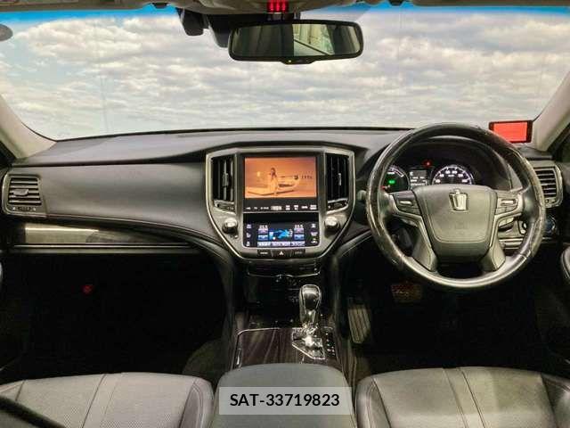 Toyota CROWN SEDAN 2017-06 8741440-1