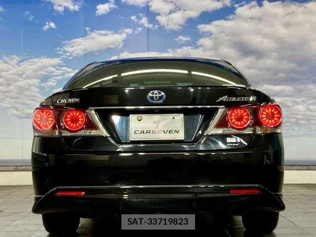 Toyota CROWN SEDAN 2017-06 8741440-19