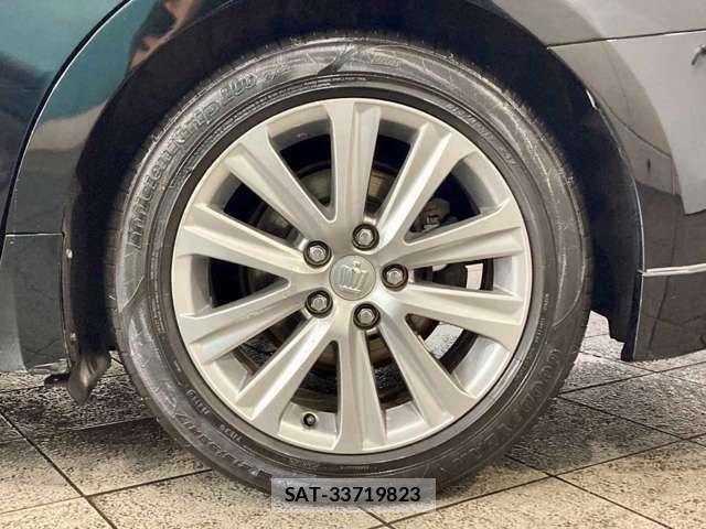 Toyota CROWN SEDAN 2017-06 8741440-2