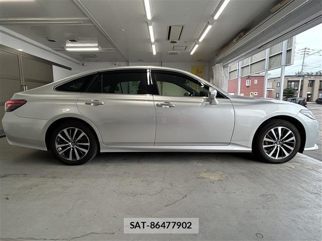 Toyota CROWN SEDAN 2020-11 8741437-3