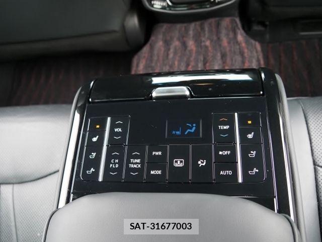 Toyota CROWN SEDAN 2020-11 8741436-14