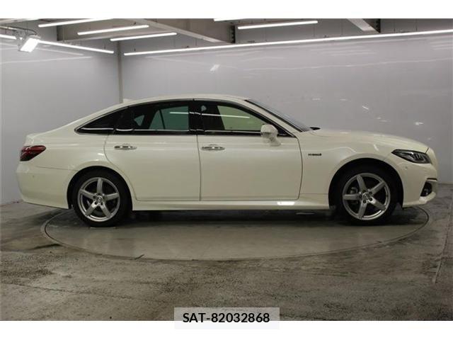 Toyota CROWN SEDAN 2019-01 8795643-3