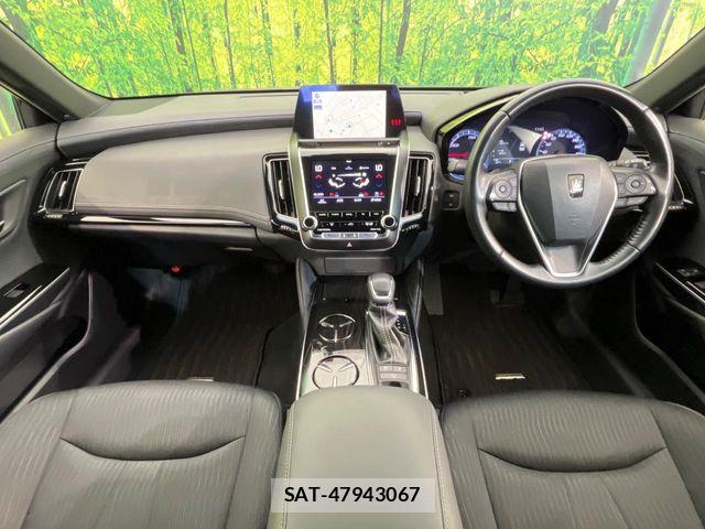 Toyota CROWN SEDAN 2019-08 8828434-1