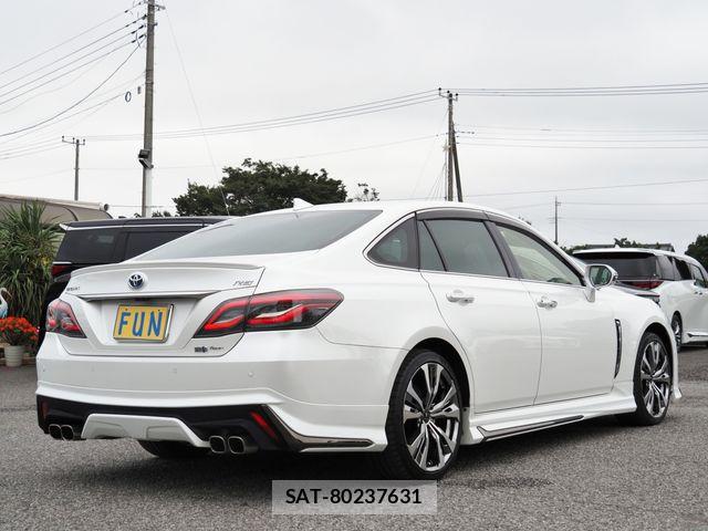 Toyota CROWN SEDAN 2021-12 8828433-4