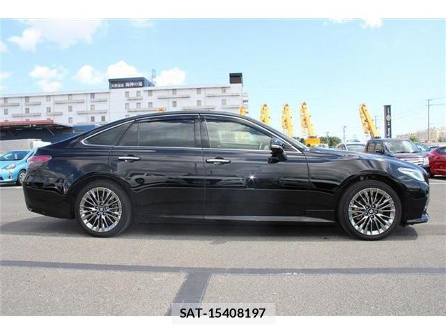 Toyota CROWN SEDAN 2021-08 8828435-11