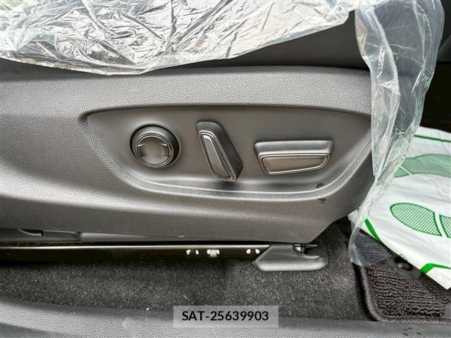 Toyota CROWN 2024-02 1308965-17