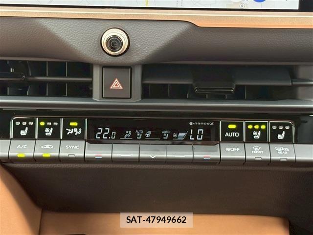 Toyota CROWN 2024-04 1330252-27