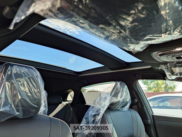 Toyota CROWN 2024-07 1366072-12