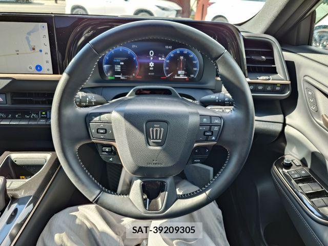 Toyota CROWN 2024-07 1366072-13