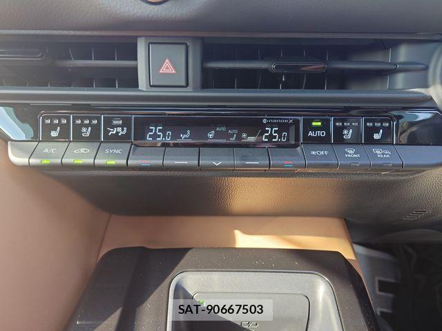 Toyota CROWN 2025-03 1374533-17