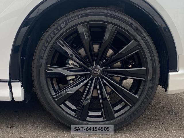 Toyota CROWN 2023-11 1823501-12