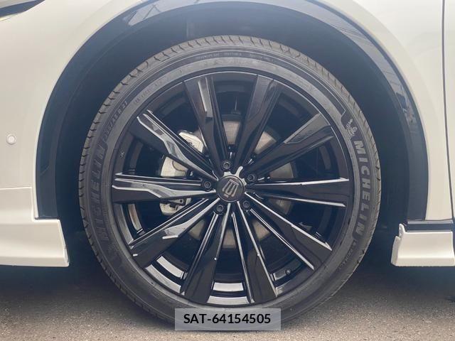 Toyota CROWN 2023-11 1823501-14