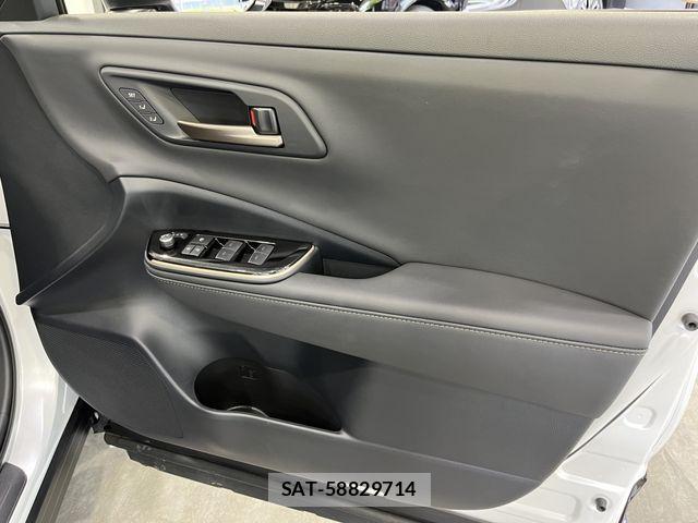 Toyota CROWN 2023-11 2317987-8