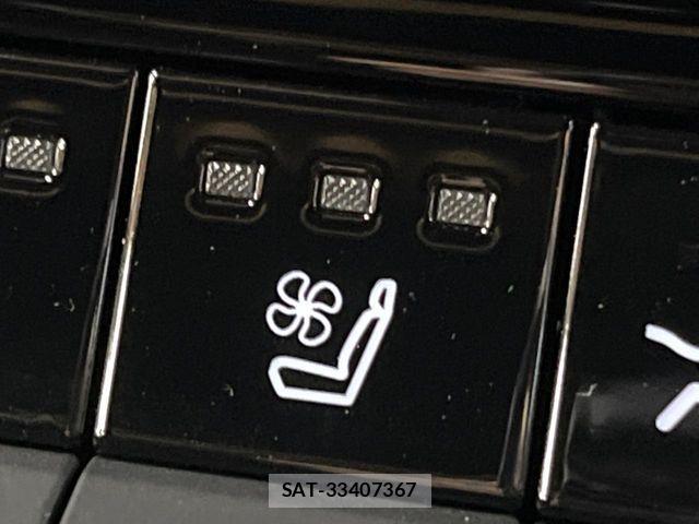 Toyota CROWN 2023-12 4138847-8