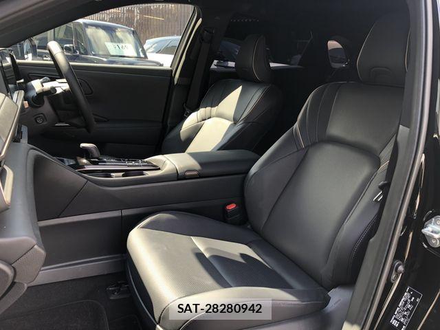 Toyota Crown Sports 2025-10 4936341-11
