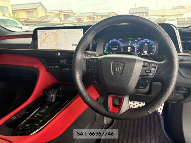 Toyota Crown Sports 2024-05 5864112-13