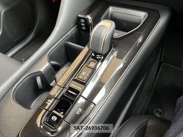 Toyota Crown Sports 2024-04 6010912-19