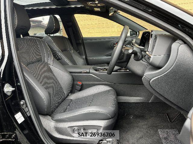 Toyota Crown Sports 2024-04 6010912-3